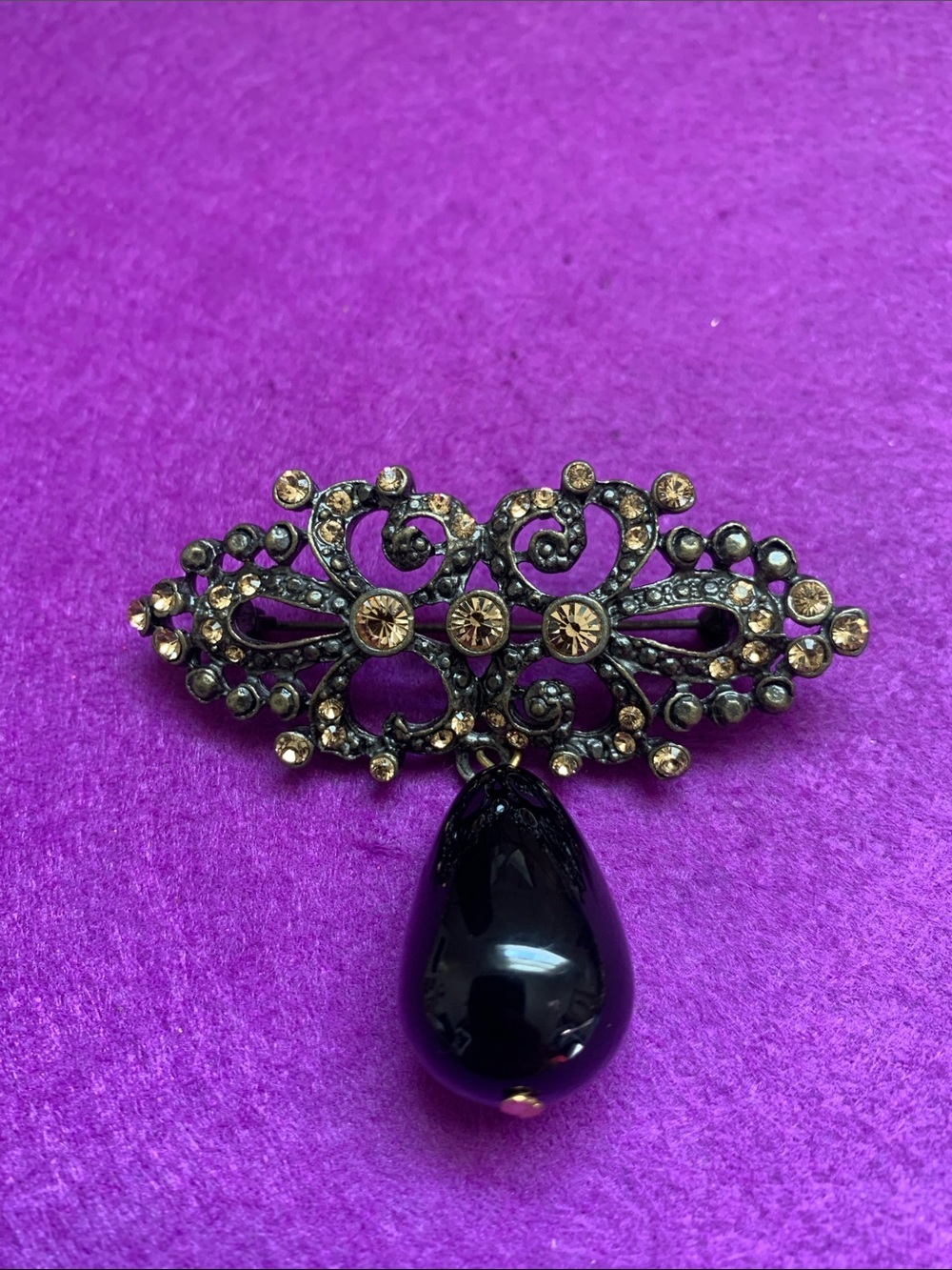 Vintage-Inspired Black Teardrop Filigree Brooch - Women Jewelry